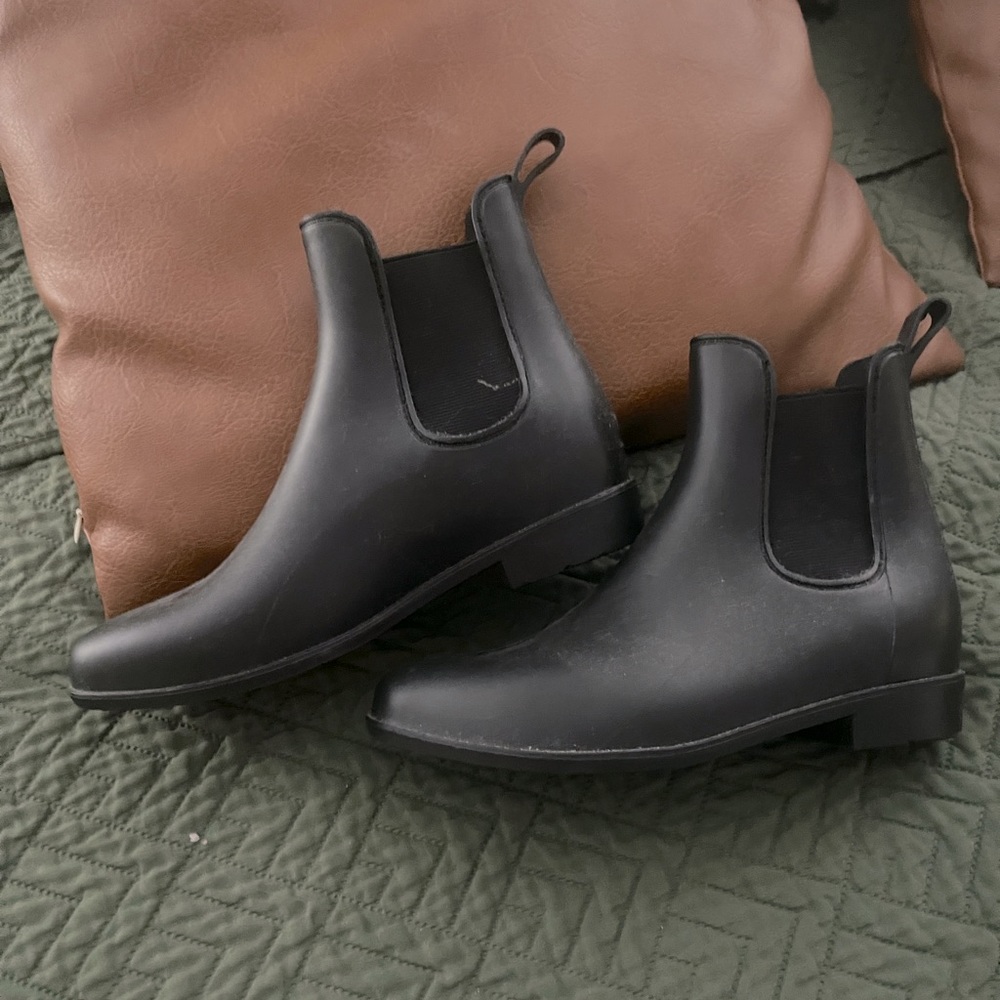 Black ankle rain booties size 7.